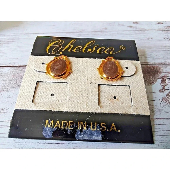 NWT Vintage 1980s Gold Plated Brown Enamel Stud Earrings - Picture 1 of 5
